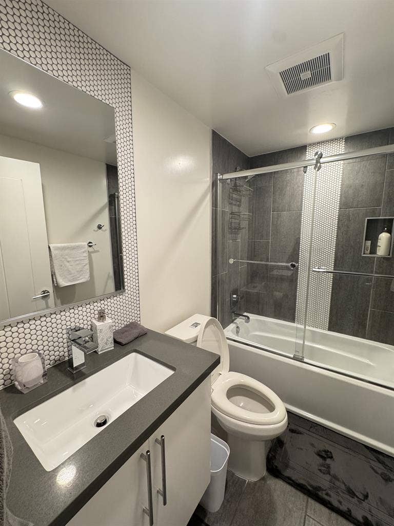 Private Room & Bath in Hollywood