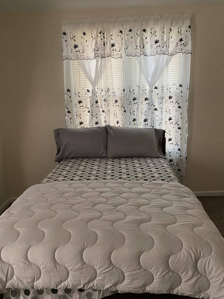 Spacious furnished room for rent