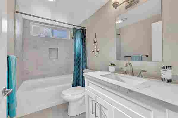 Room for Rent in Vista Home