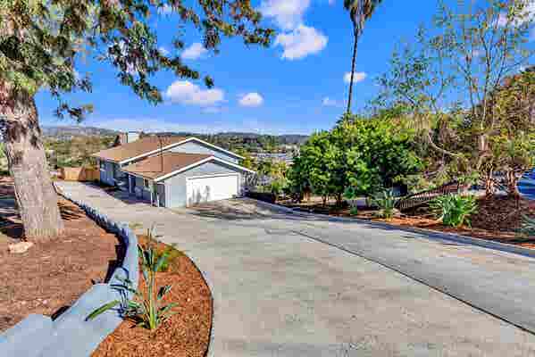 Room for Rent in Vista Home