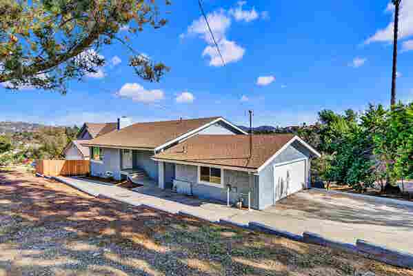 Room for Rent in Vista Home