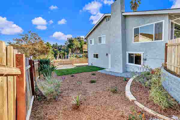 Room for Rent in Vista Home