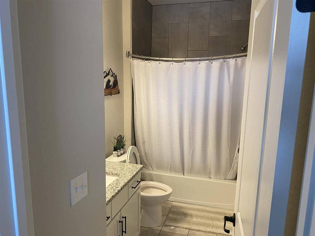 Looking for a roommate!