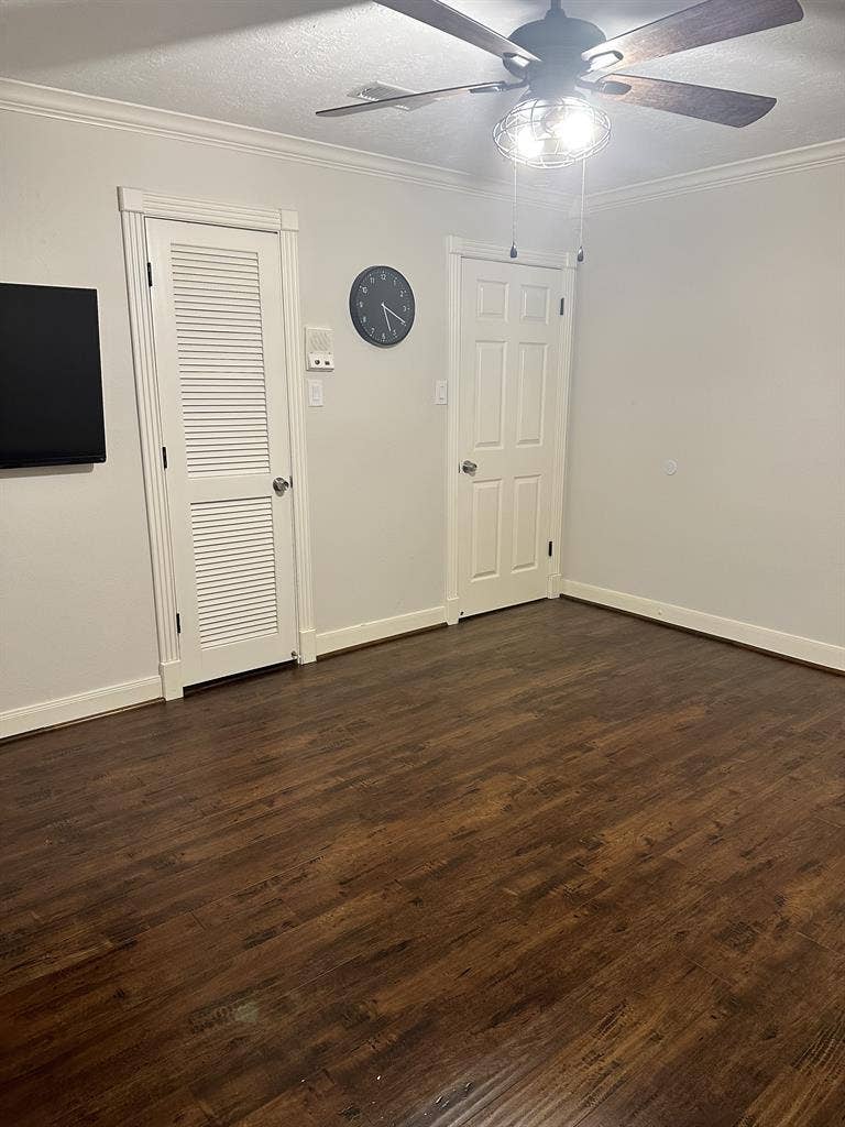 Large room for rent