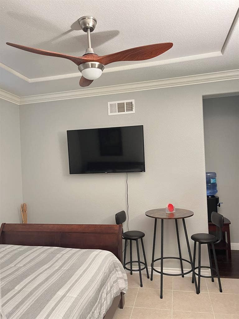 Large Furnished Room with/ Kitchen