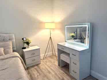 BUSCA COMPAÑERA DE HABITACIÓN MUJER
