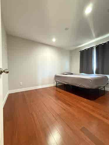 Looking for 1 male roommates
