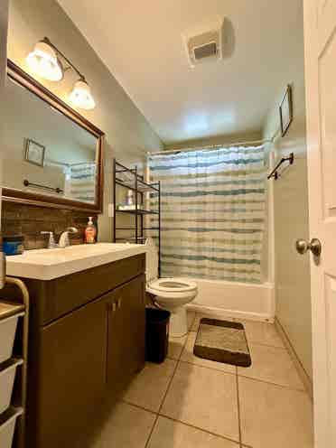 Looking for 1 male roommates
