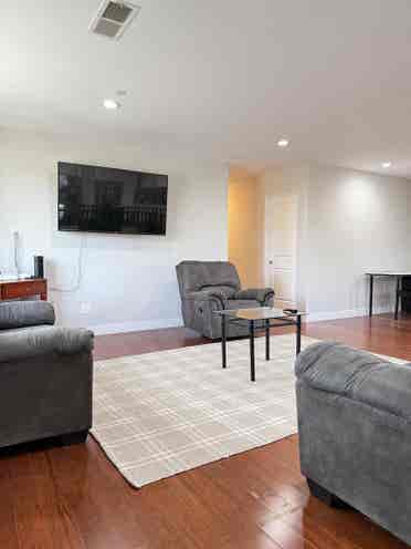 Looking for 1 male roommates