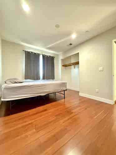 Looking for 1 male roommates