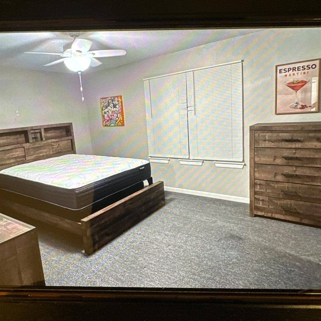 Large Main Bedroom w/ Private Bath