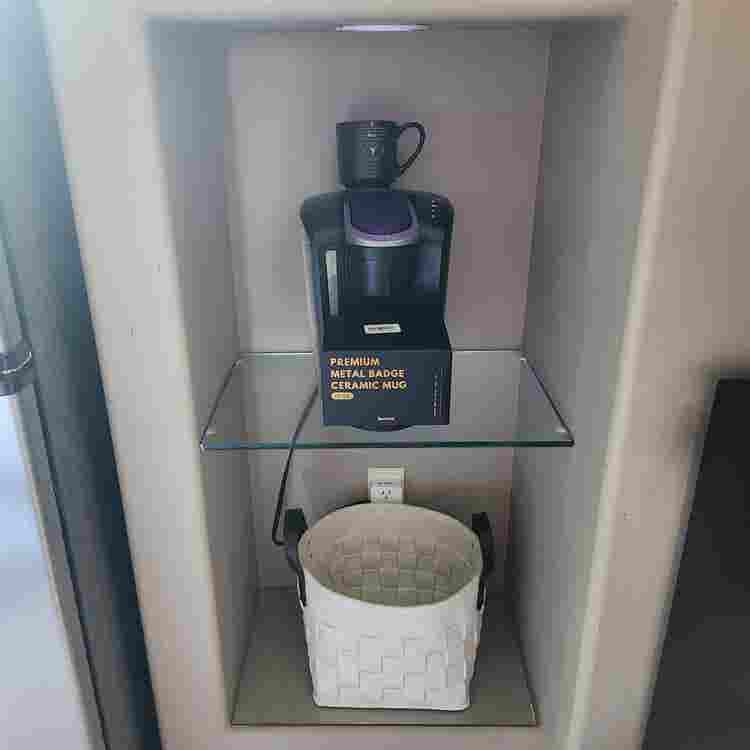 FULLY FURNISHED ROOM IN SHARED HOME