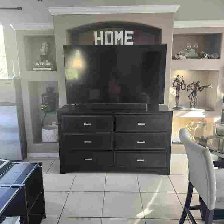 FULLY FURNISHED ROOM IN SHARED HOME