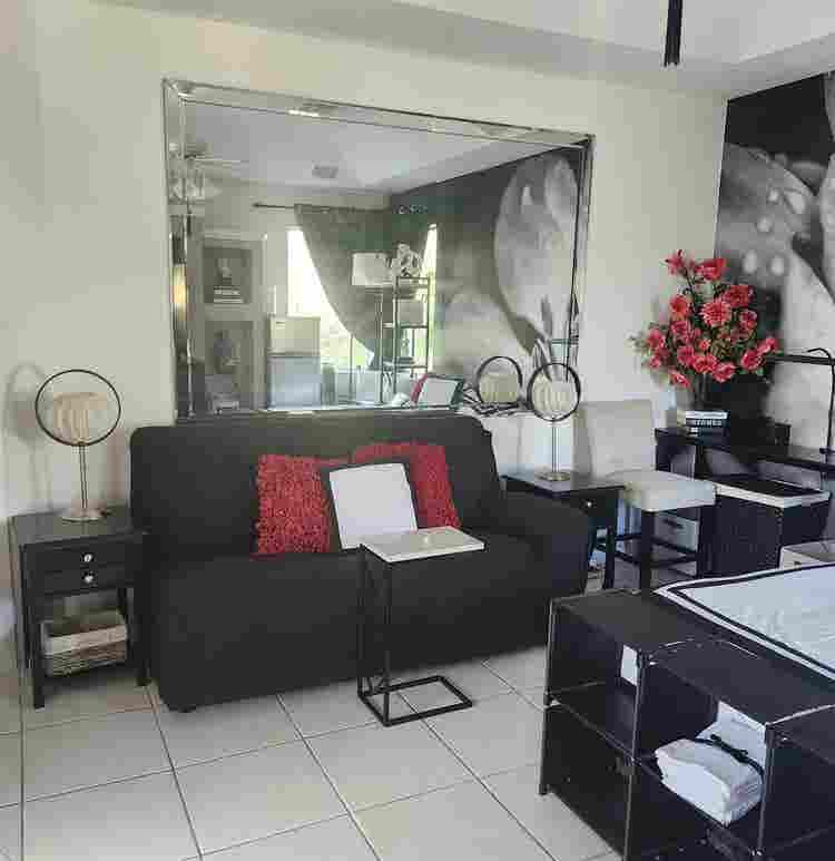 FULLY FURNISHED ROOM IN SHARED HOME
