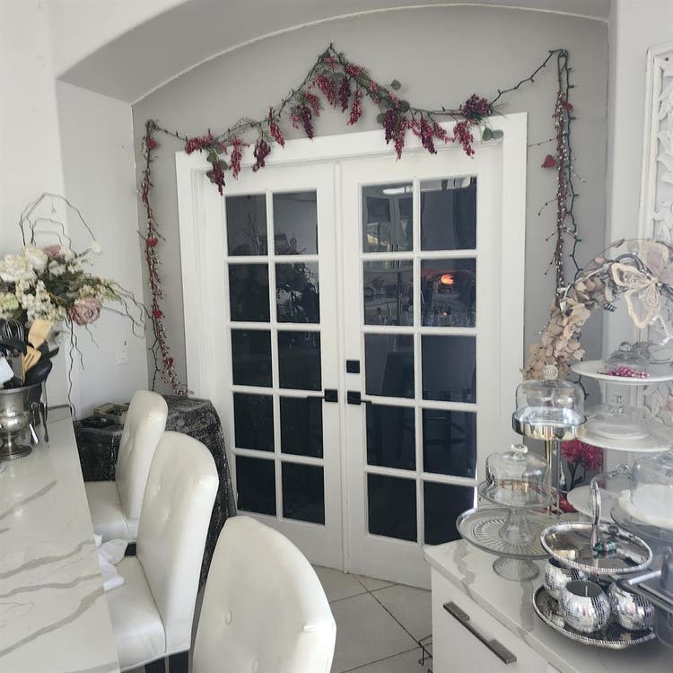 FULLY FURNISHED ROOM IN SHARED HOME