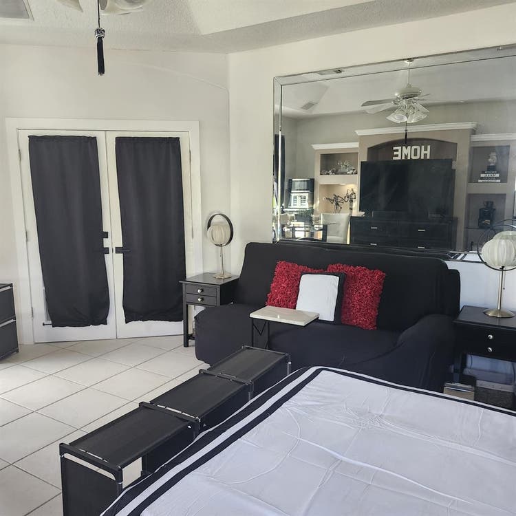 FULLY FURNISHED ROOM IN SHARED HOME