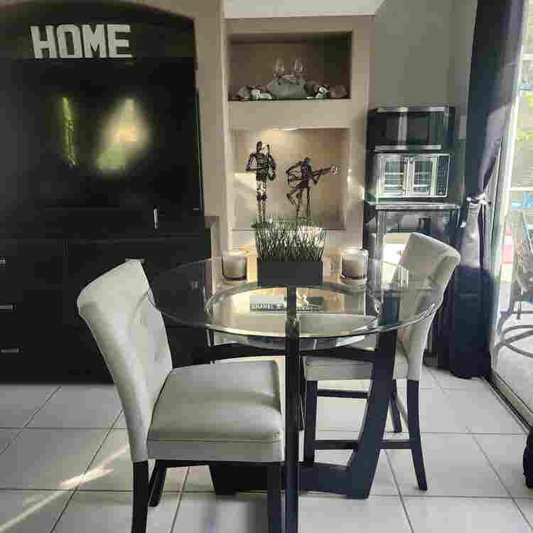 FULLY FURNISHED ROOM IN SHARED HOME