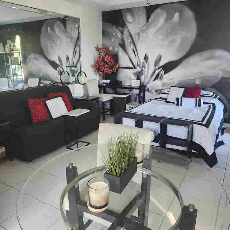 FULLY FURNISHED ROOM IN SHARED HOME