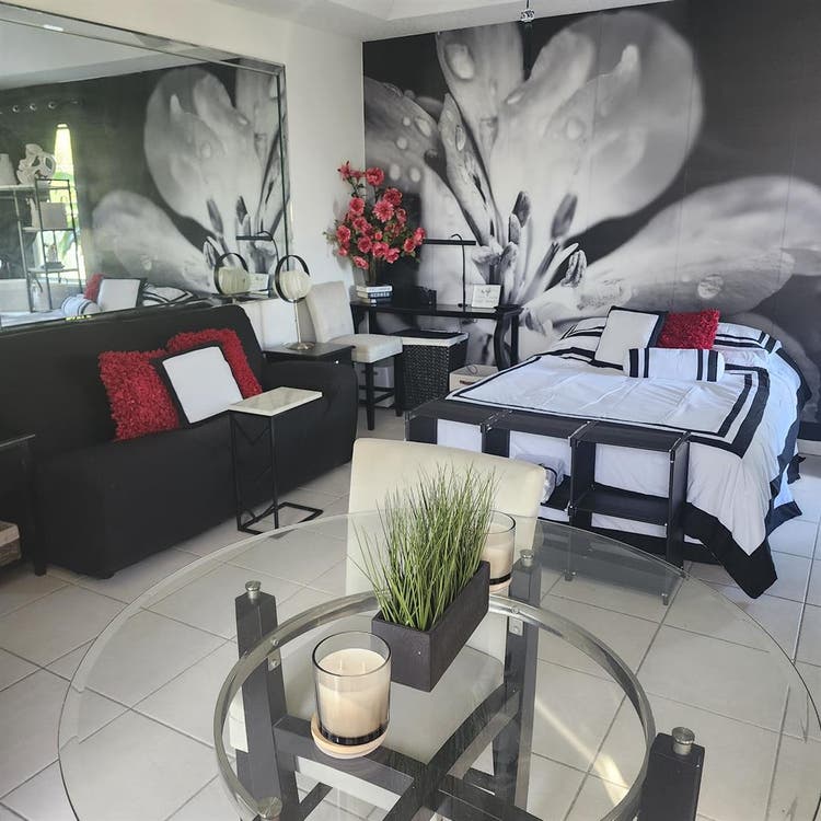 FULLY FURNISHED ROOM IN SHARED HOME