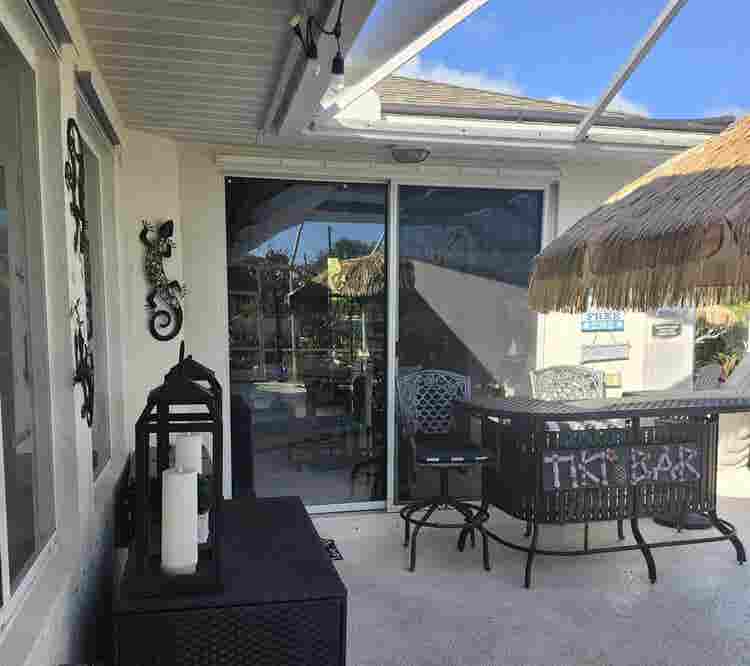 FULLY FURNISHED ROOM IN SHARED HOME