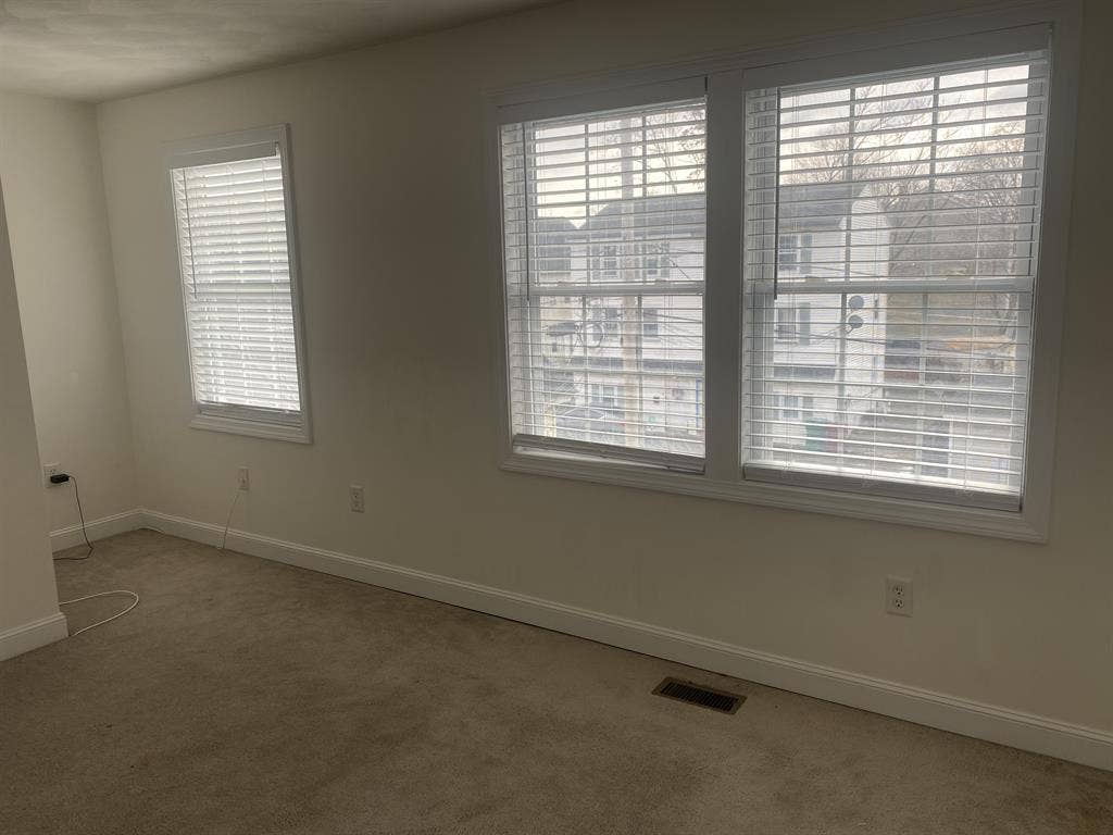 1 Room for Rent Lowell Male Roomate