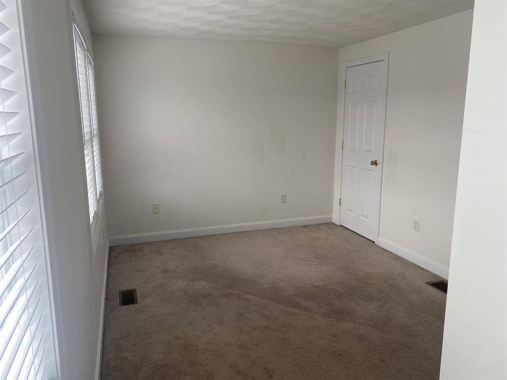 1 Room for Rent Lowell Male Roomate