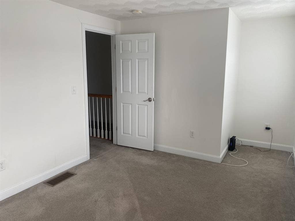 1 Room for Rent Lowell Male Roomate