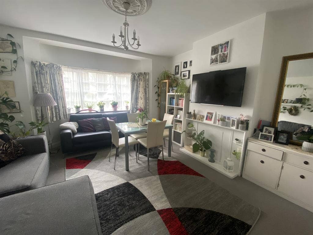 Two bedroom flat in North Finchley