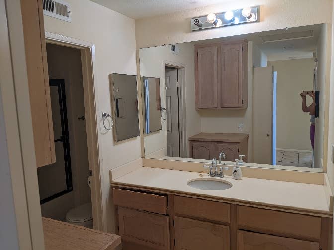 Peaceful room in Oceanside Condo