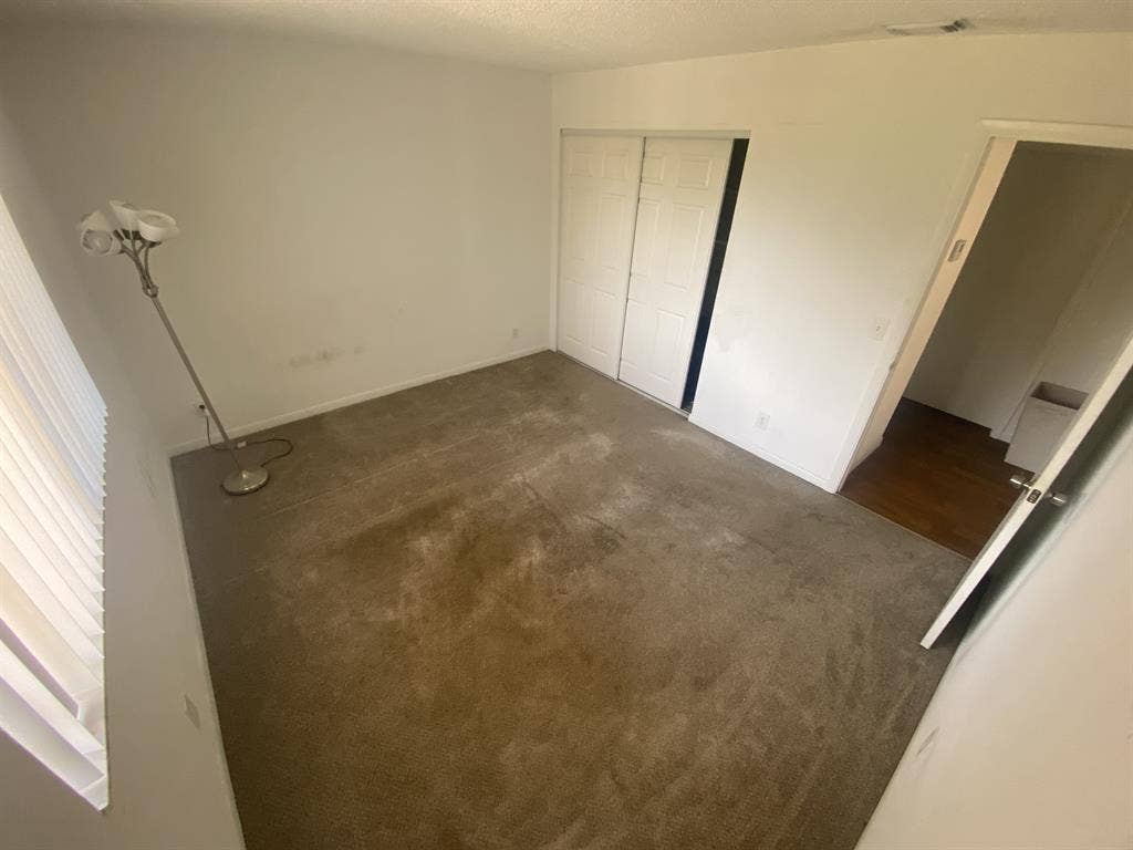 Boynton 
Seeking Clean Quiet Roomate
