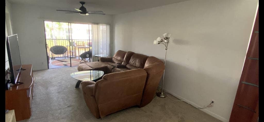 Boynton 
Seeking Clean Quiet Roomate