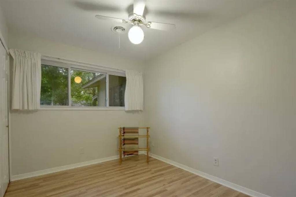 Room in  in South/Central Austin