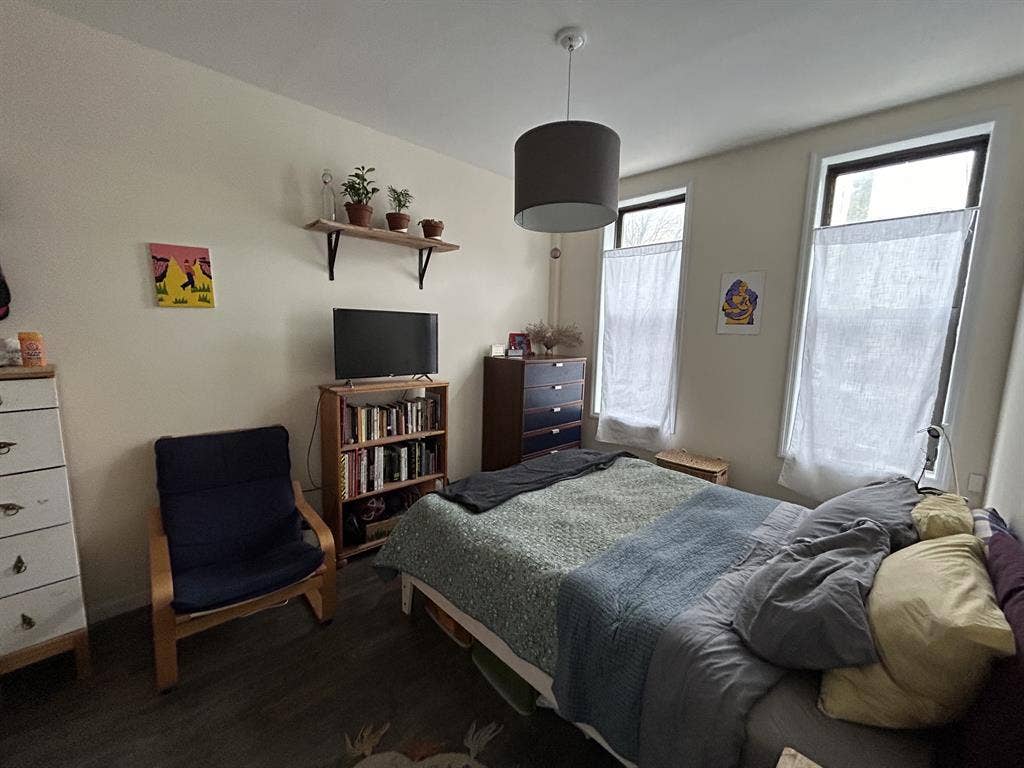 Spacious two br in Ridgewood