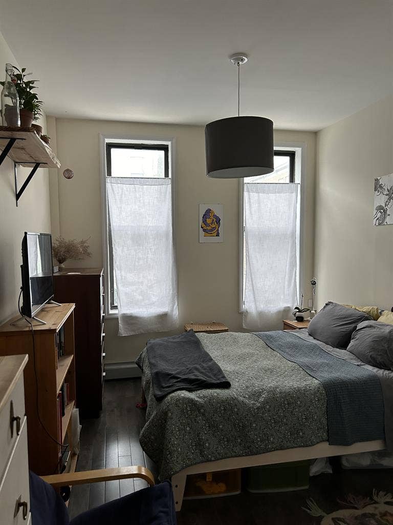 Spacious two br in Ridgewood