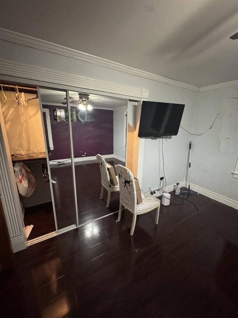 Queens village room for rent!