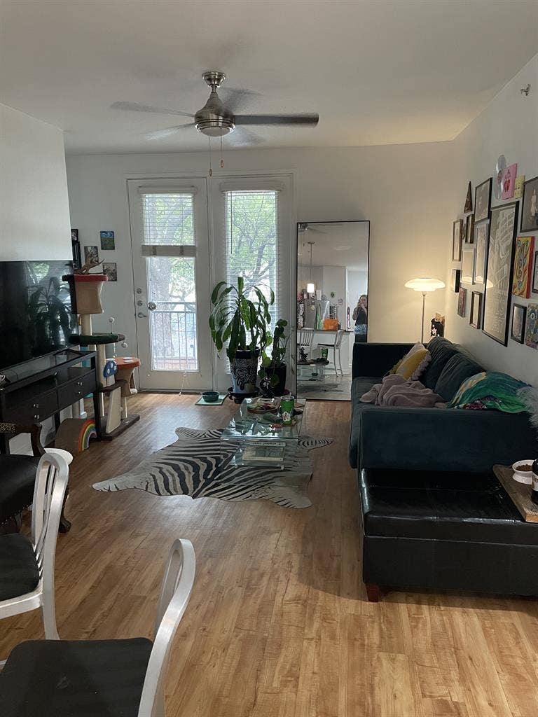 Room to rent in creative apt