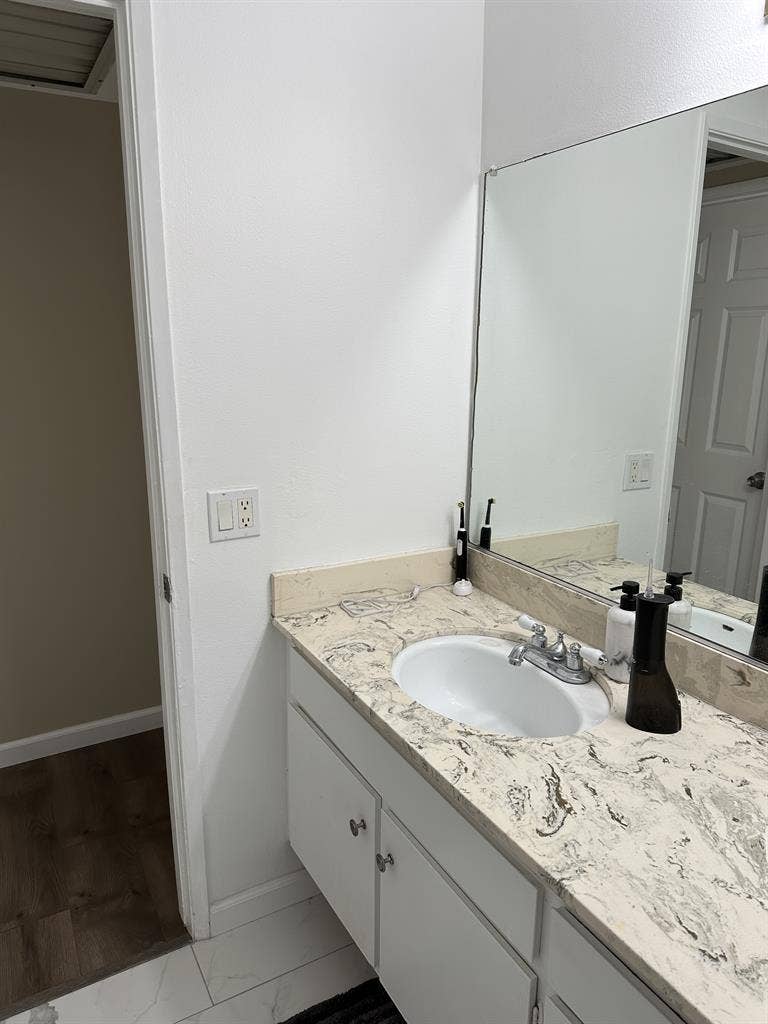 Room for rent in Newbury Park, CA