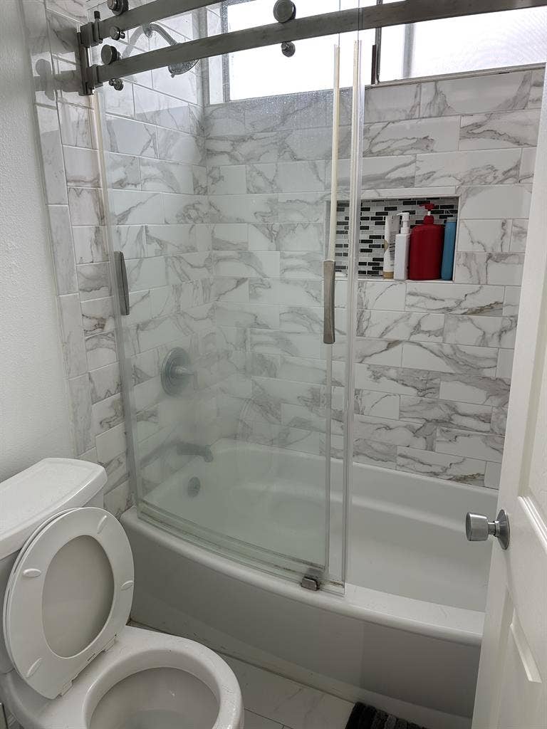 Room for rent in Newbury Park, CA