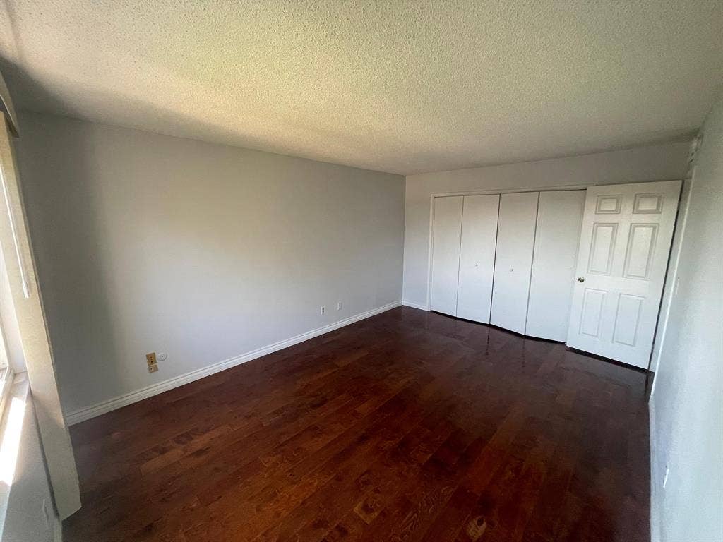 Renting one large bedroomm