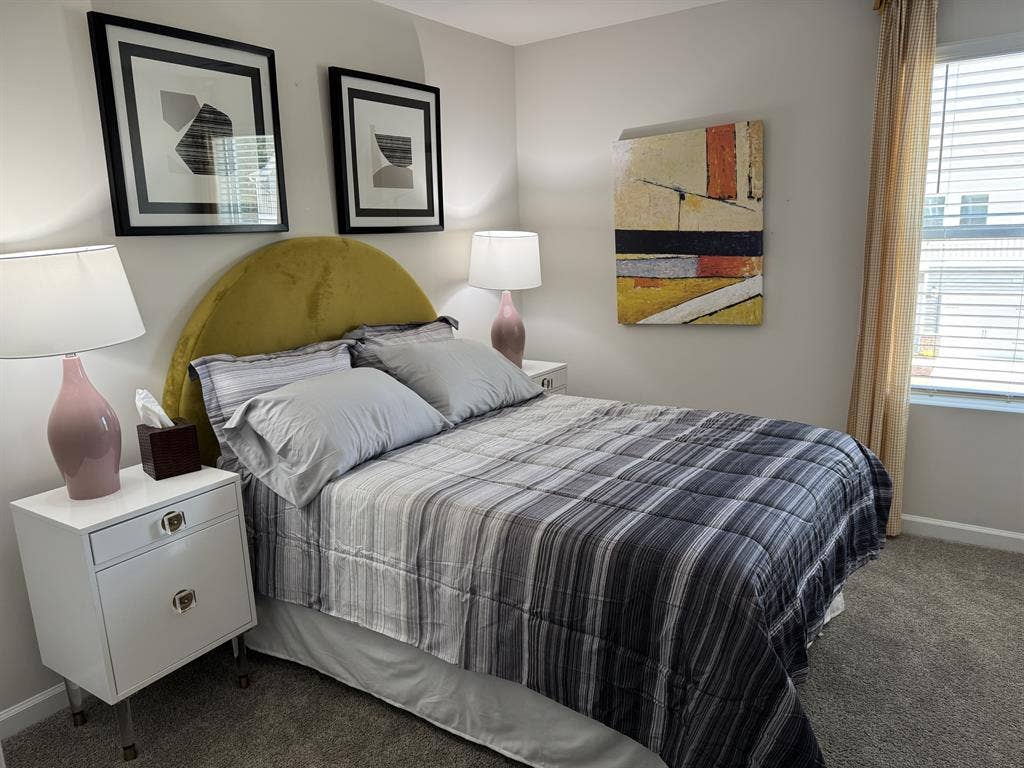 Furnished Bedroom in 3BR Townhouse