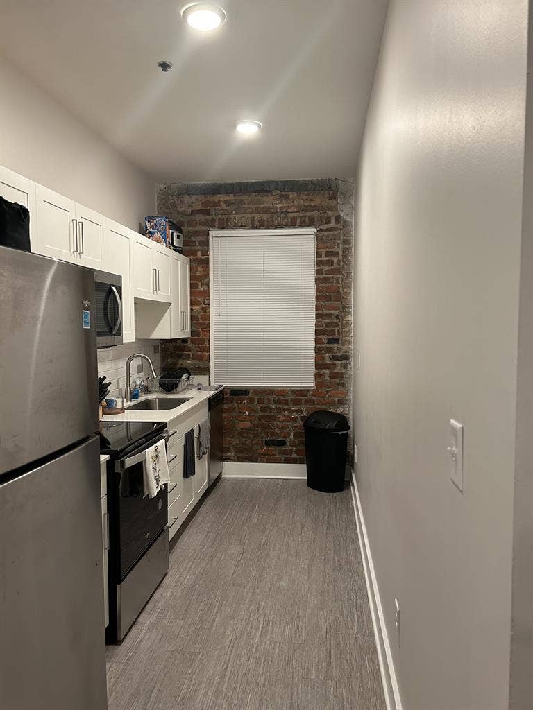 Affordable Downtown Charleston Apt