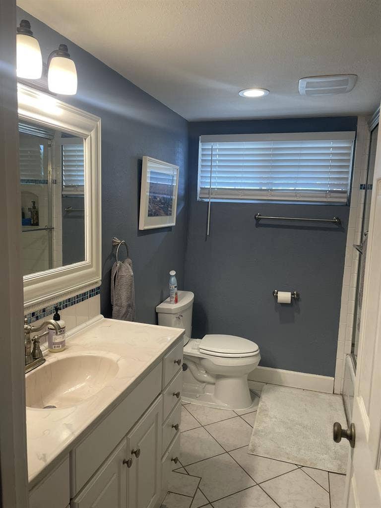 Room For Rent in Costa Mesa Home