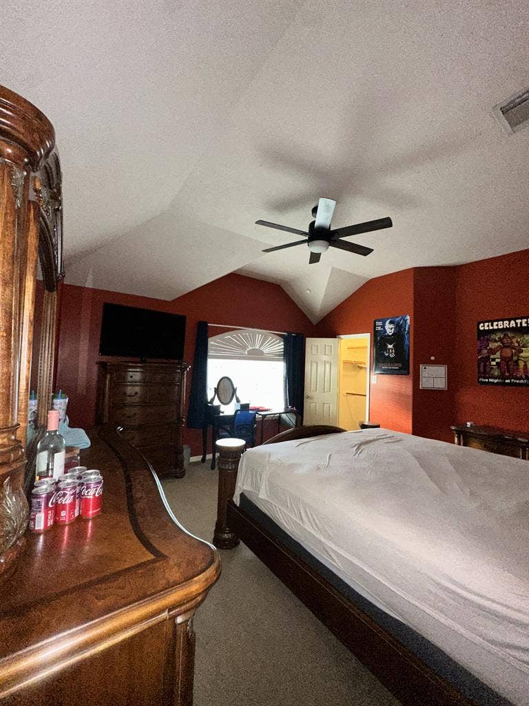 Room for rent in 2 story house