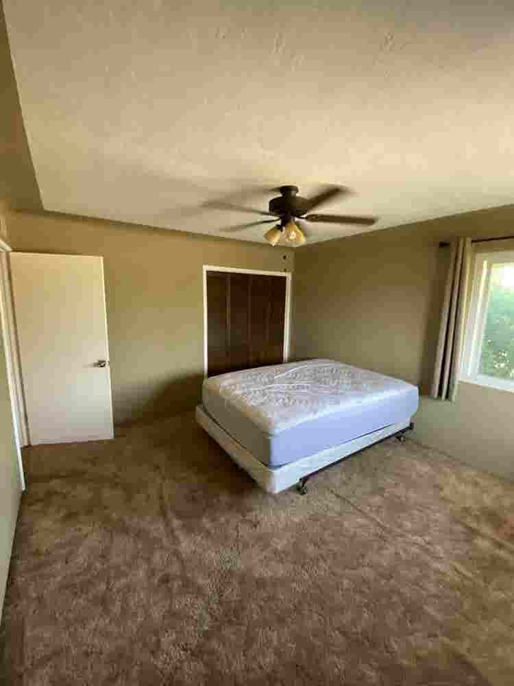 Room w/garage Space
