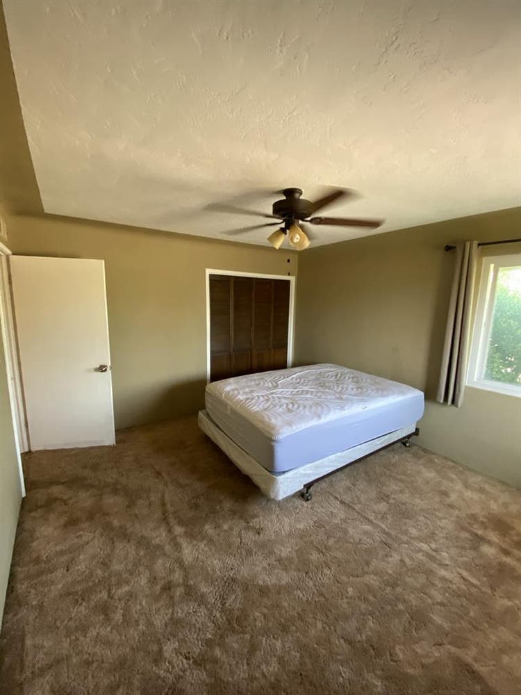 Room w/garage Space