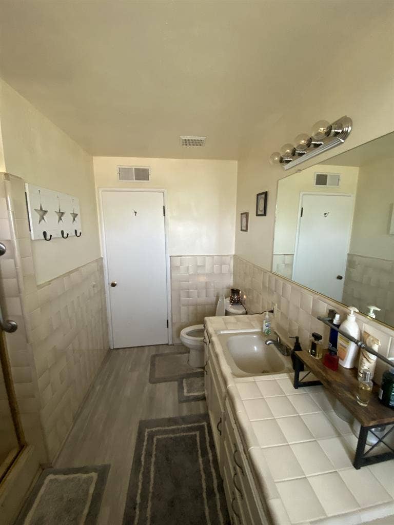 Room w/garage Space