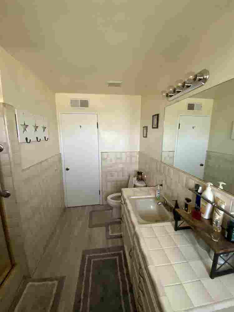 Room w/garage Space
