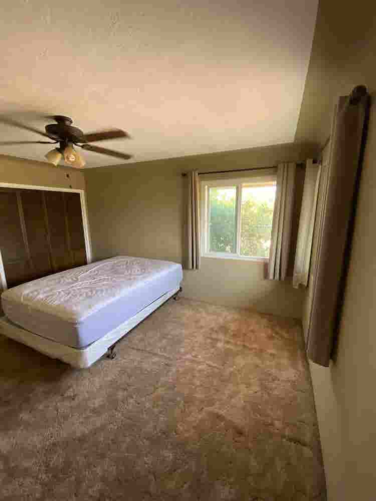 Room w/garage Space
