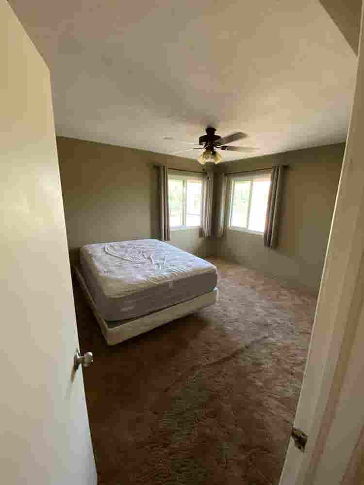 Room w/garage Space