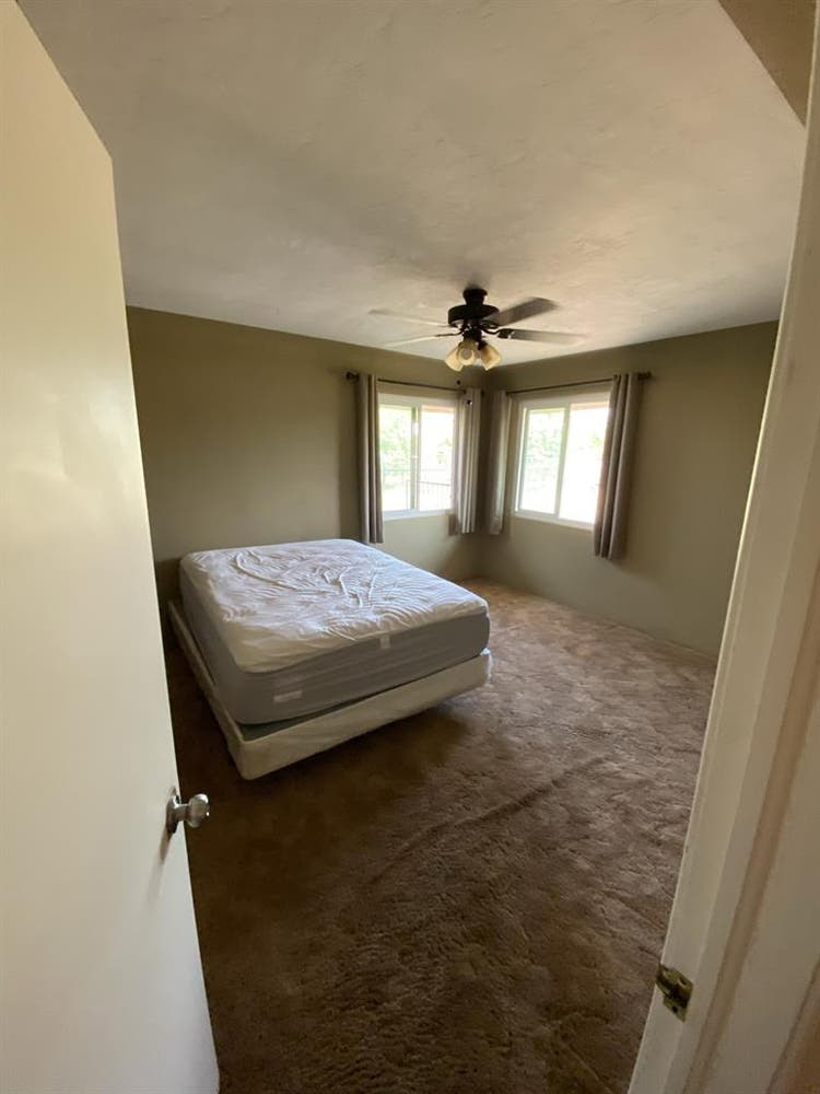 Room w/garage Space